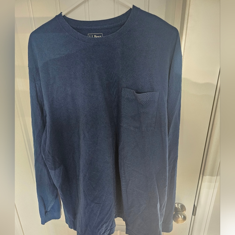 L.L. Bean Navy Blue 100% Cotton size Large Mens long sleeve shirt with a pocket